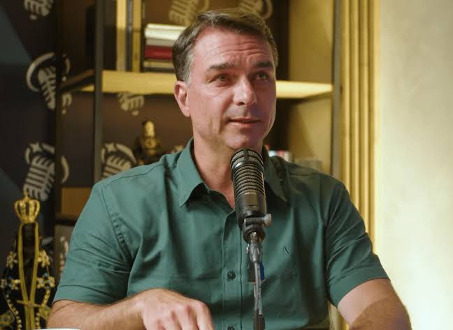 Crescimento de Flávio Bolsonaro é impulsionado pelo antipetismo, aponta especialista